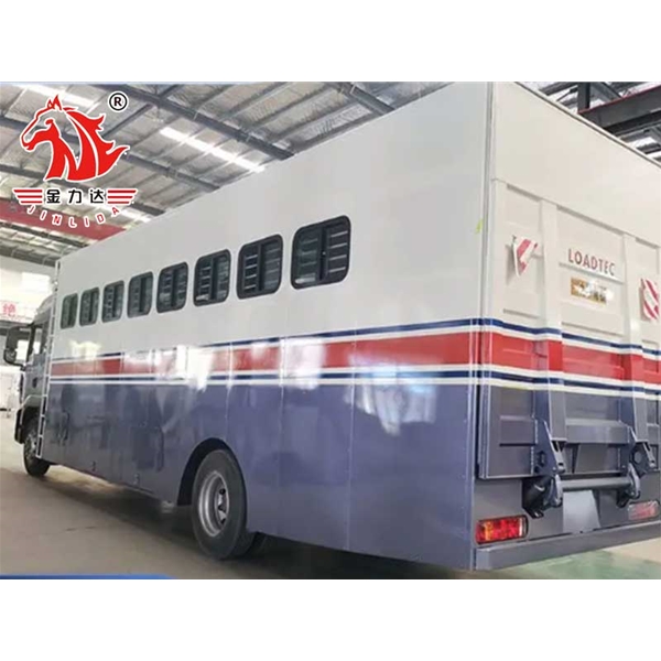 济南自行式运马车